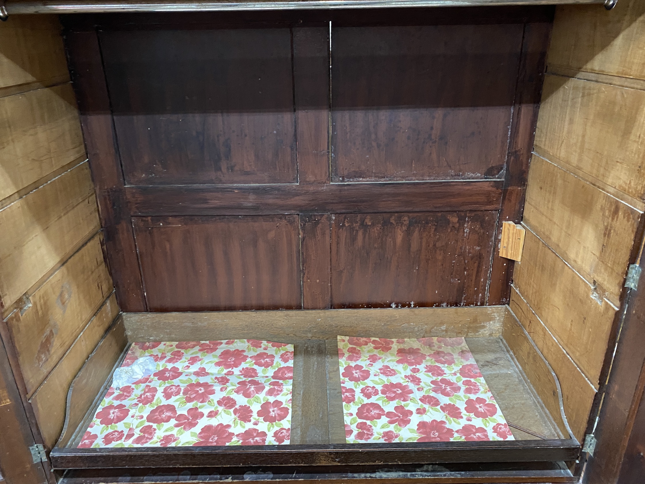 A George III mahogany linen press, width 134cm, depth 60cm, height 204cm